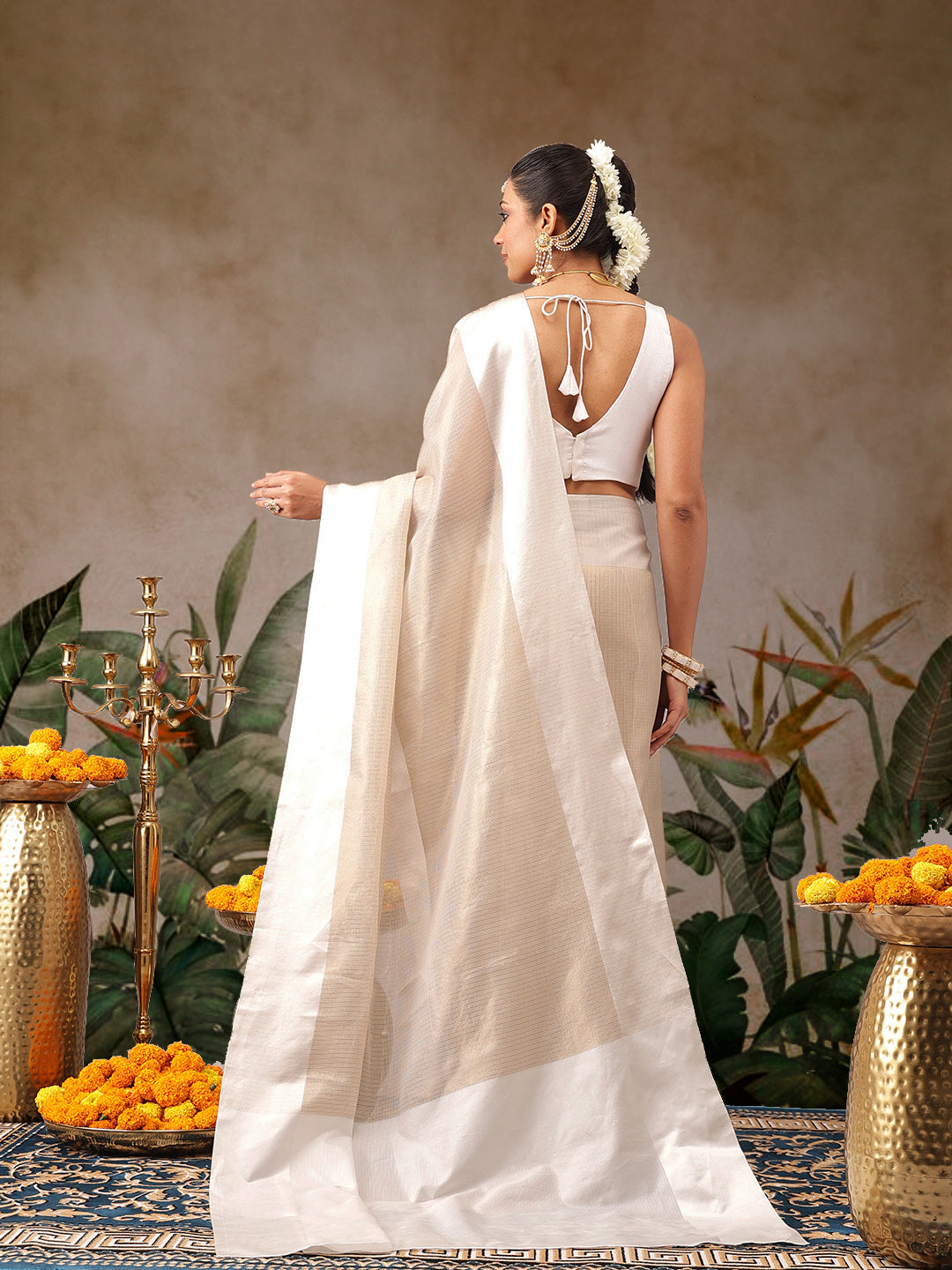 Solid Muga Checks Saree With Running Blouse