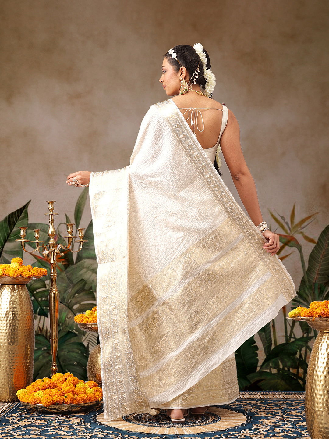 Onam Special Checks Pattern Off White Saree
