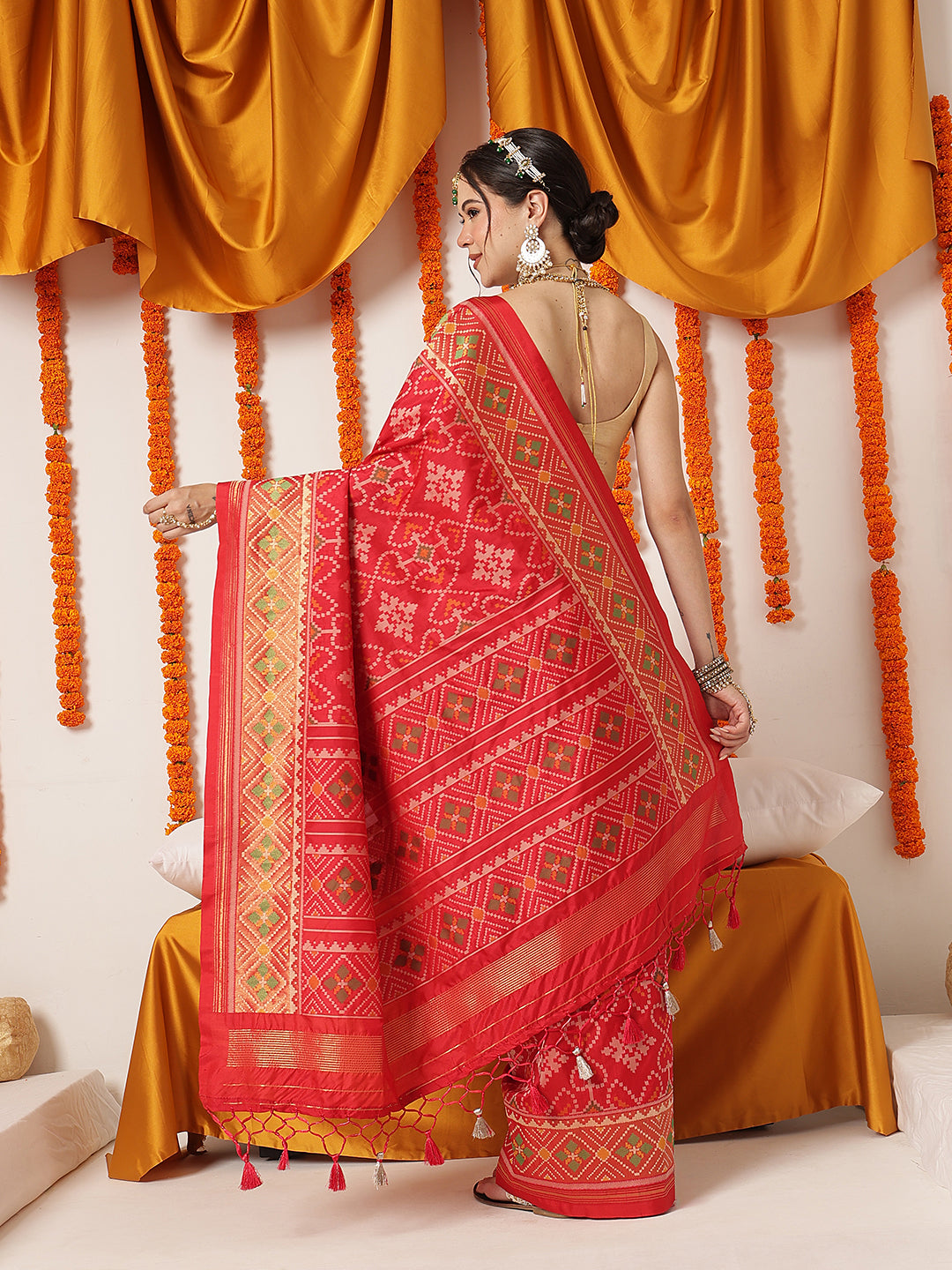 Pure Weaving Patola Saree With Beautiful Handmade Tassels – Red – view 3
