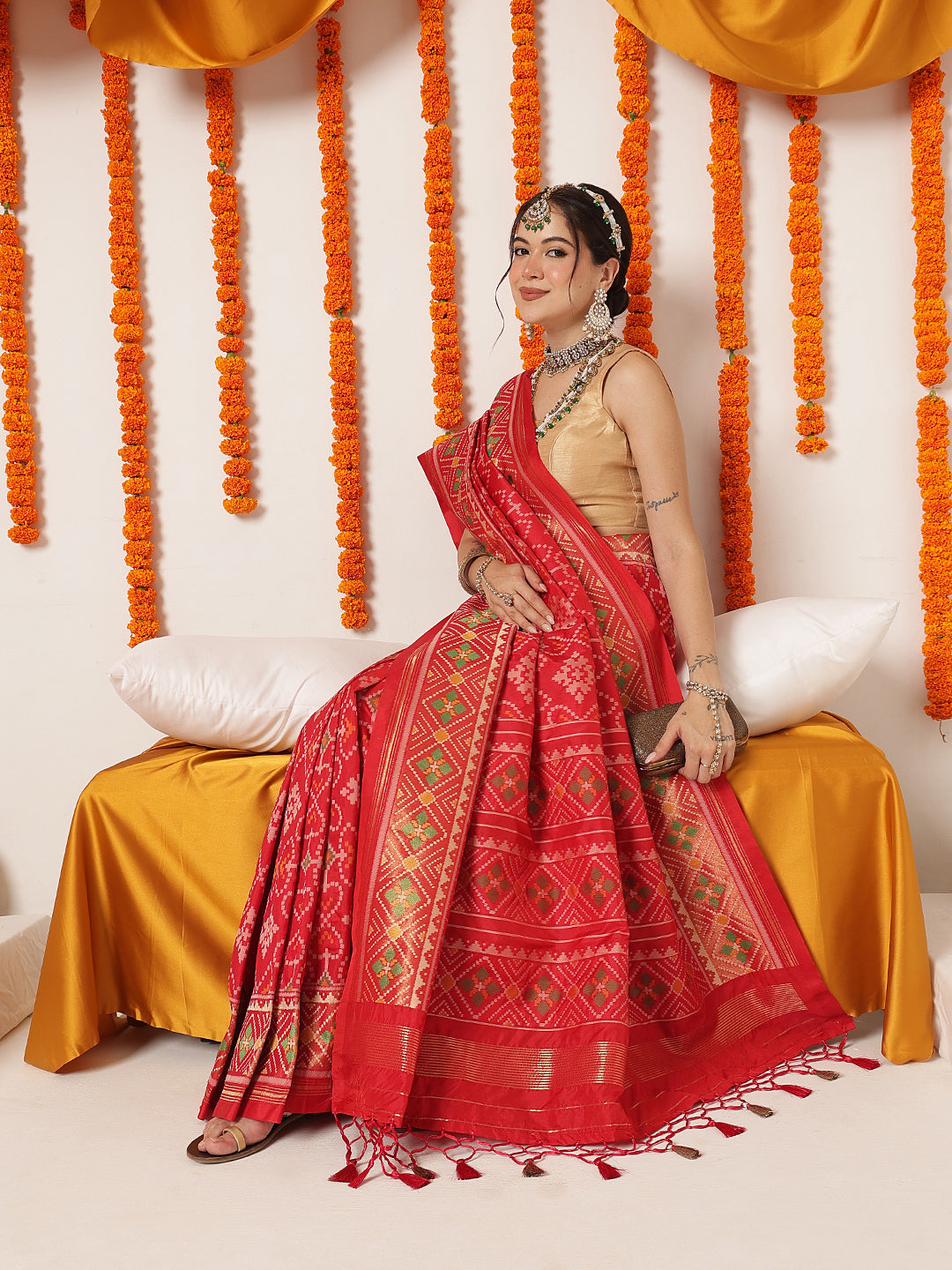 Pure Weaving Patola Saree With Beautiful Handmade Tassels – Red – view 2
