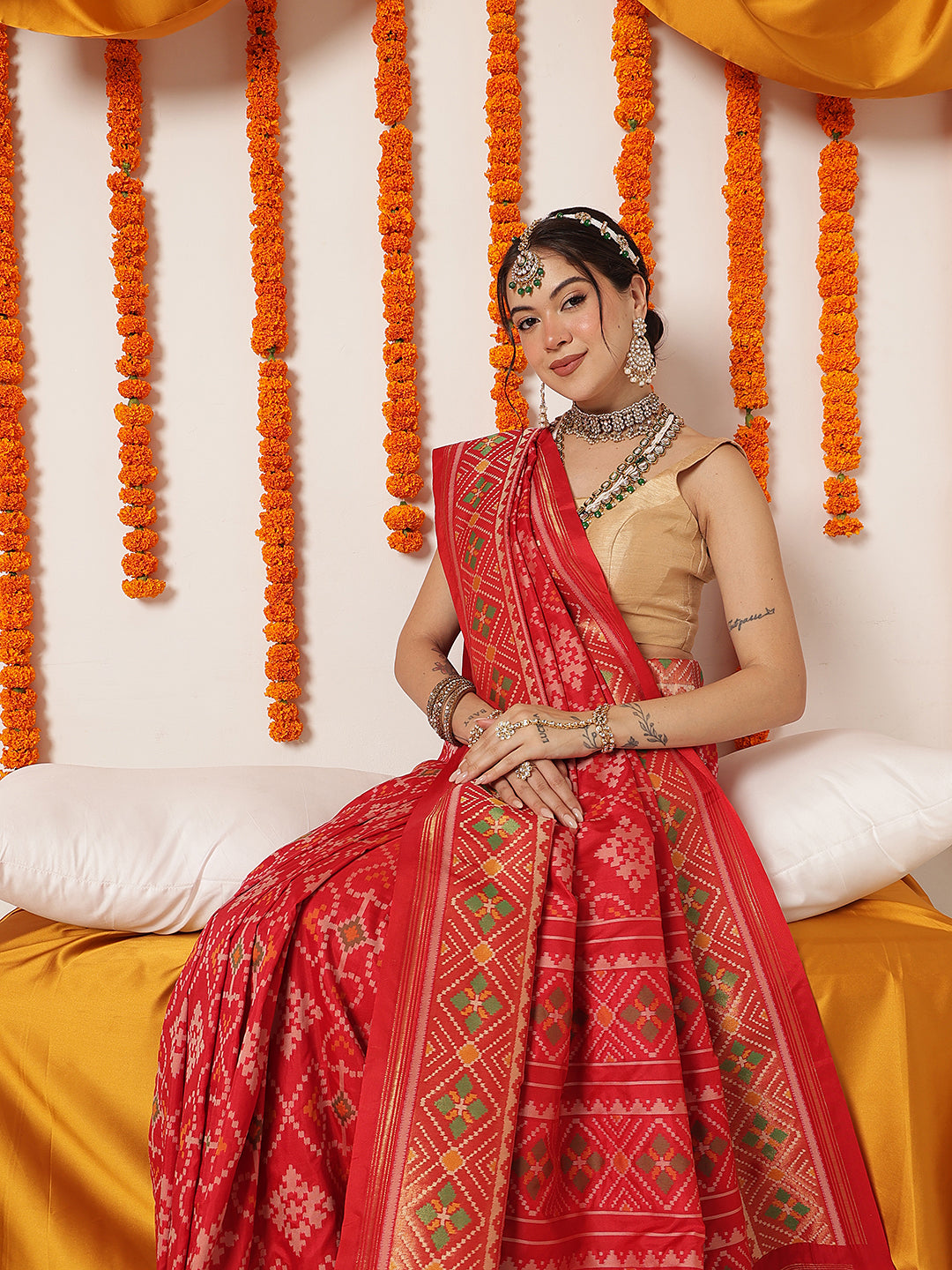 Pure Weaving Patola Saree With Beautiful Handmade Tassels – Red – view 4