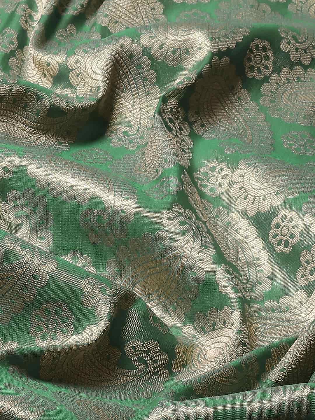 Women's Brocade Soft Silk Zari Woven Saree With Unstitched Blouse Piece