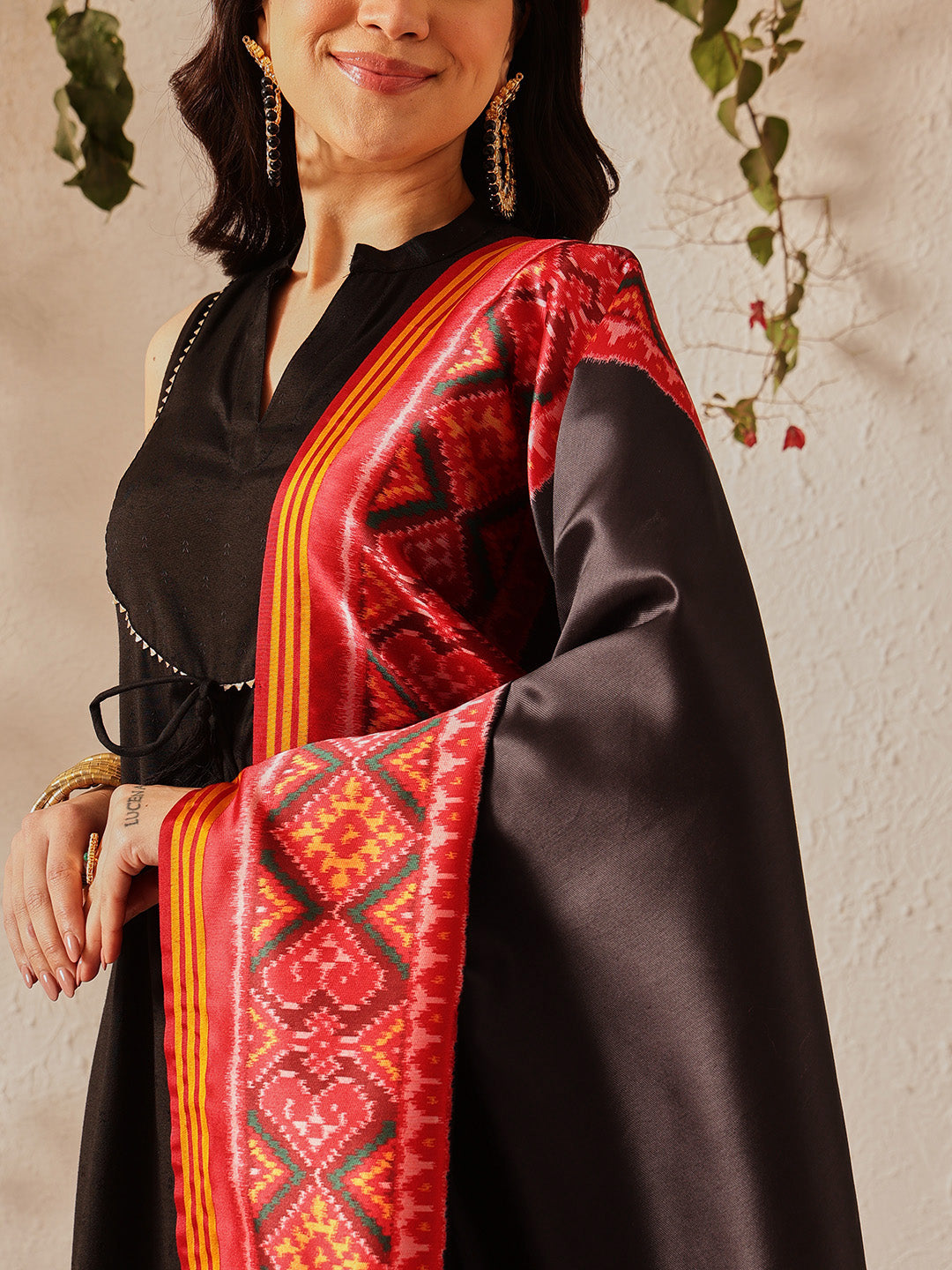 Ikkat Patola Solid Black Dupatta With Tassels