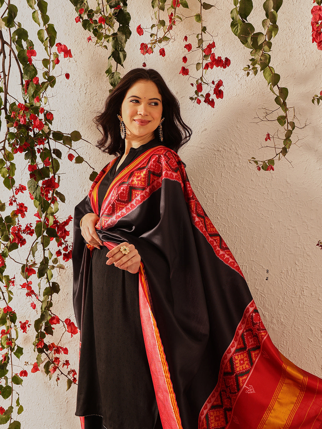 Ikkat Patola Solid Black Dupatta With Tassels