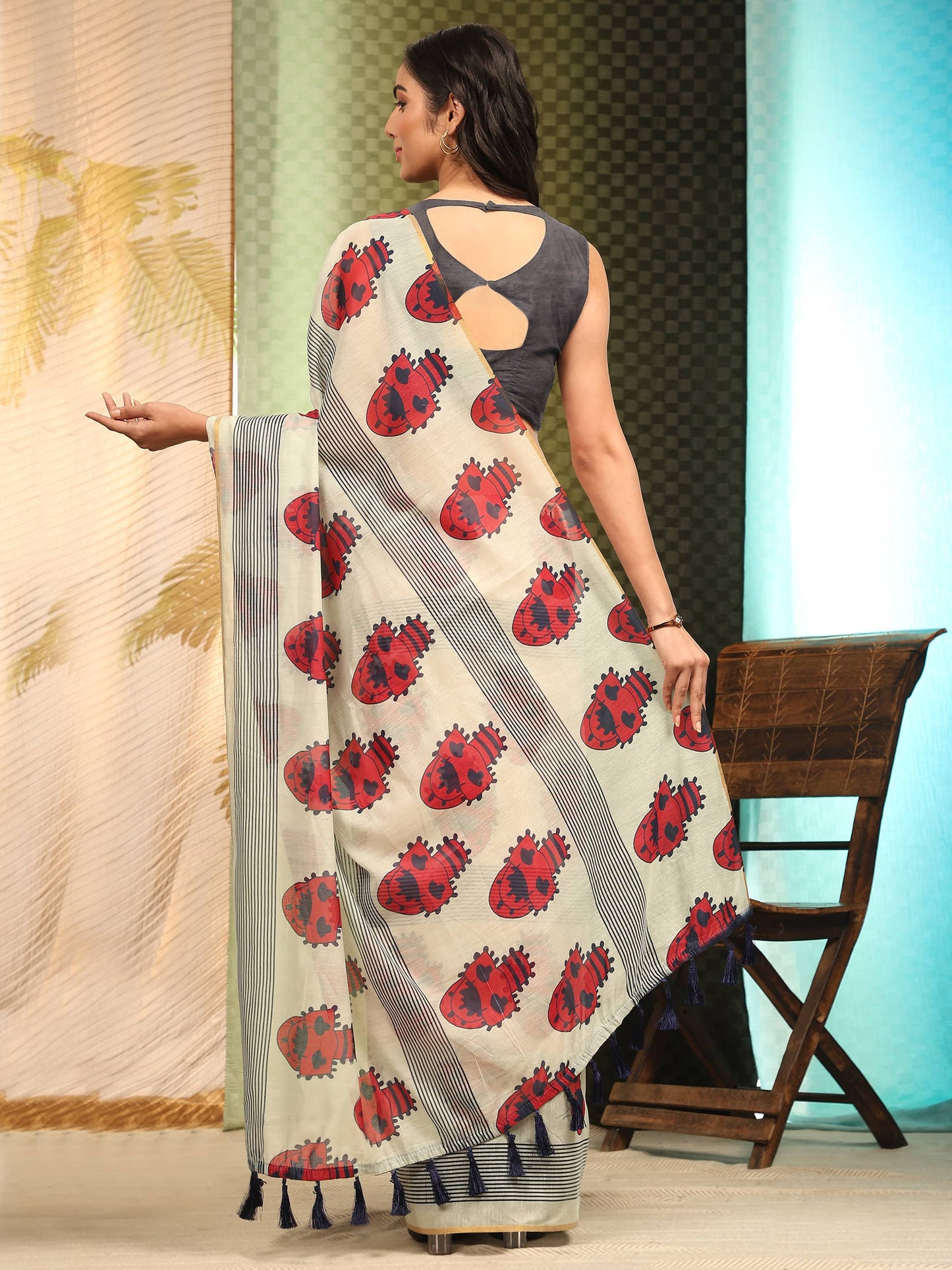 Women Cotton Blend Digital Print Saree