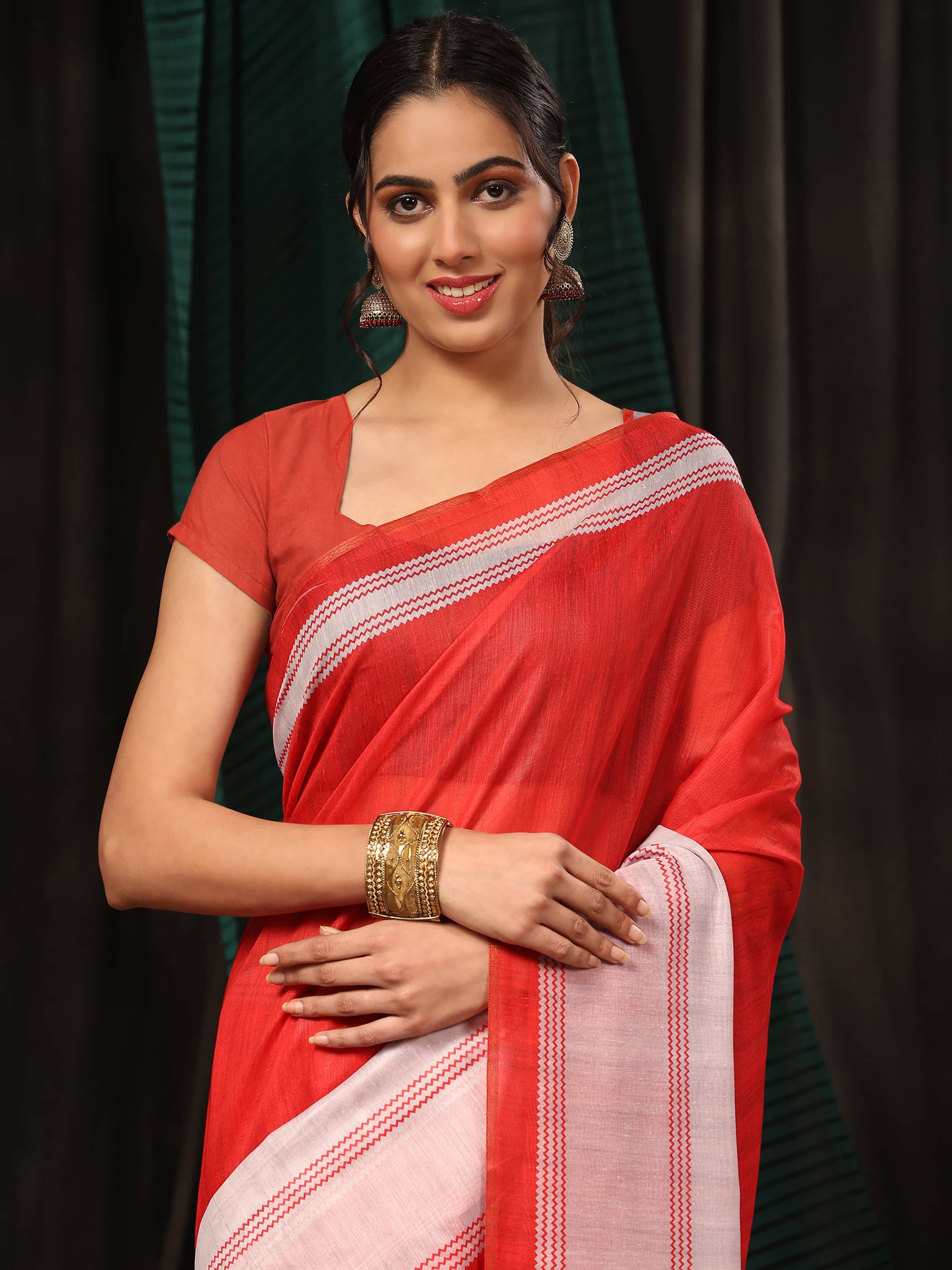 Women Cotton Blend Digital Print Saree