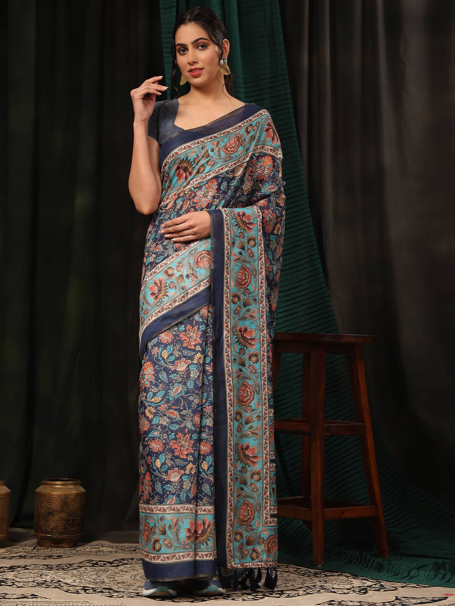 Women Cotton Blend Digital Print Saree