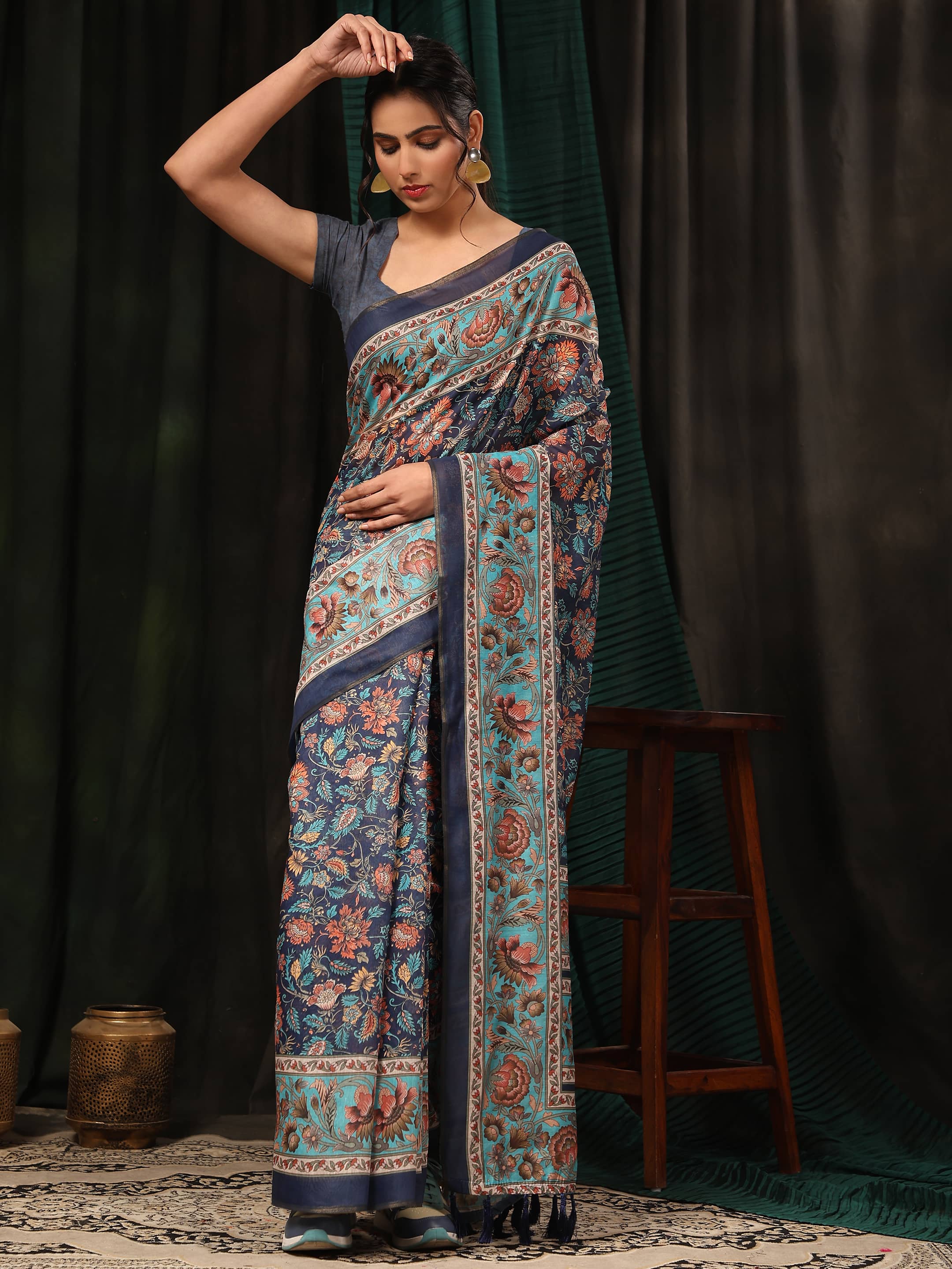 Women Cotton Blend Digital Print Saree