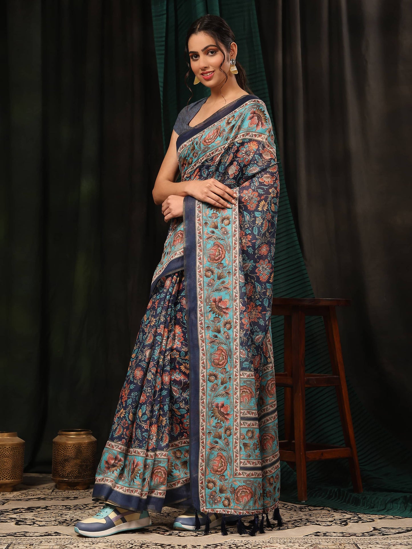 Women Cotton Blend Digital Print Saree