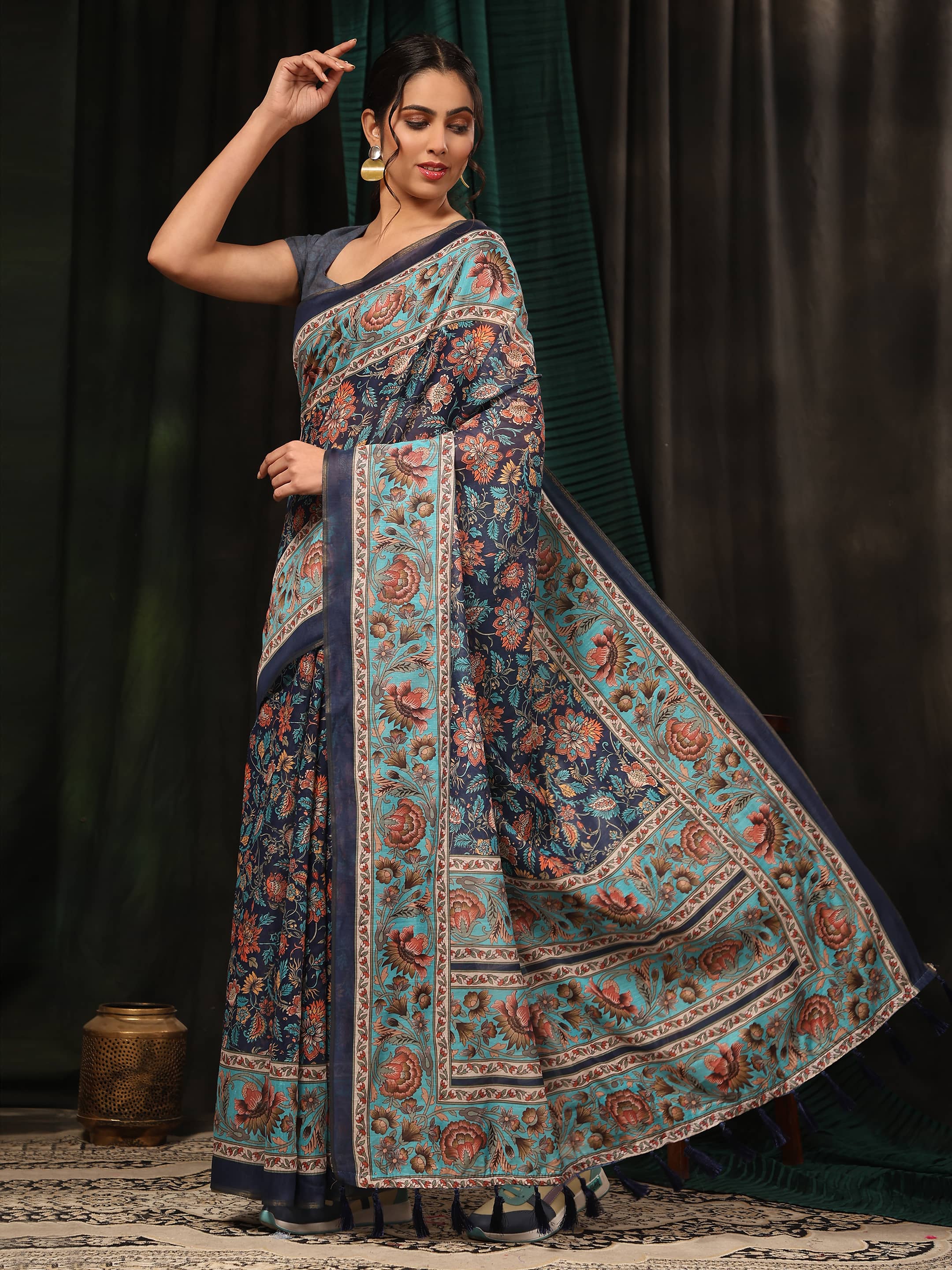Women Cotton Blend Digital Print Saree
