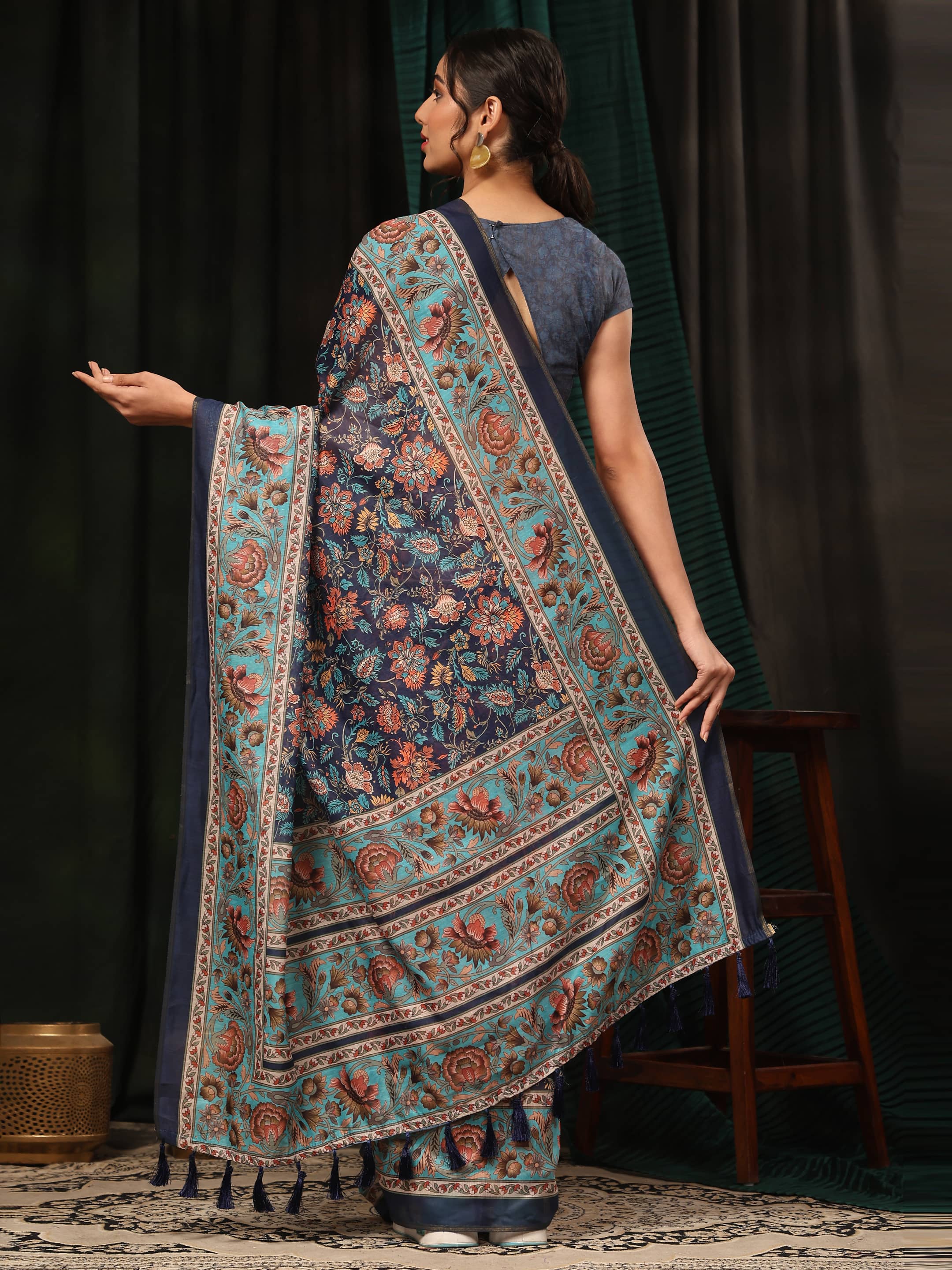 Women Cotton Blend Digital Print Saree
