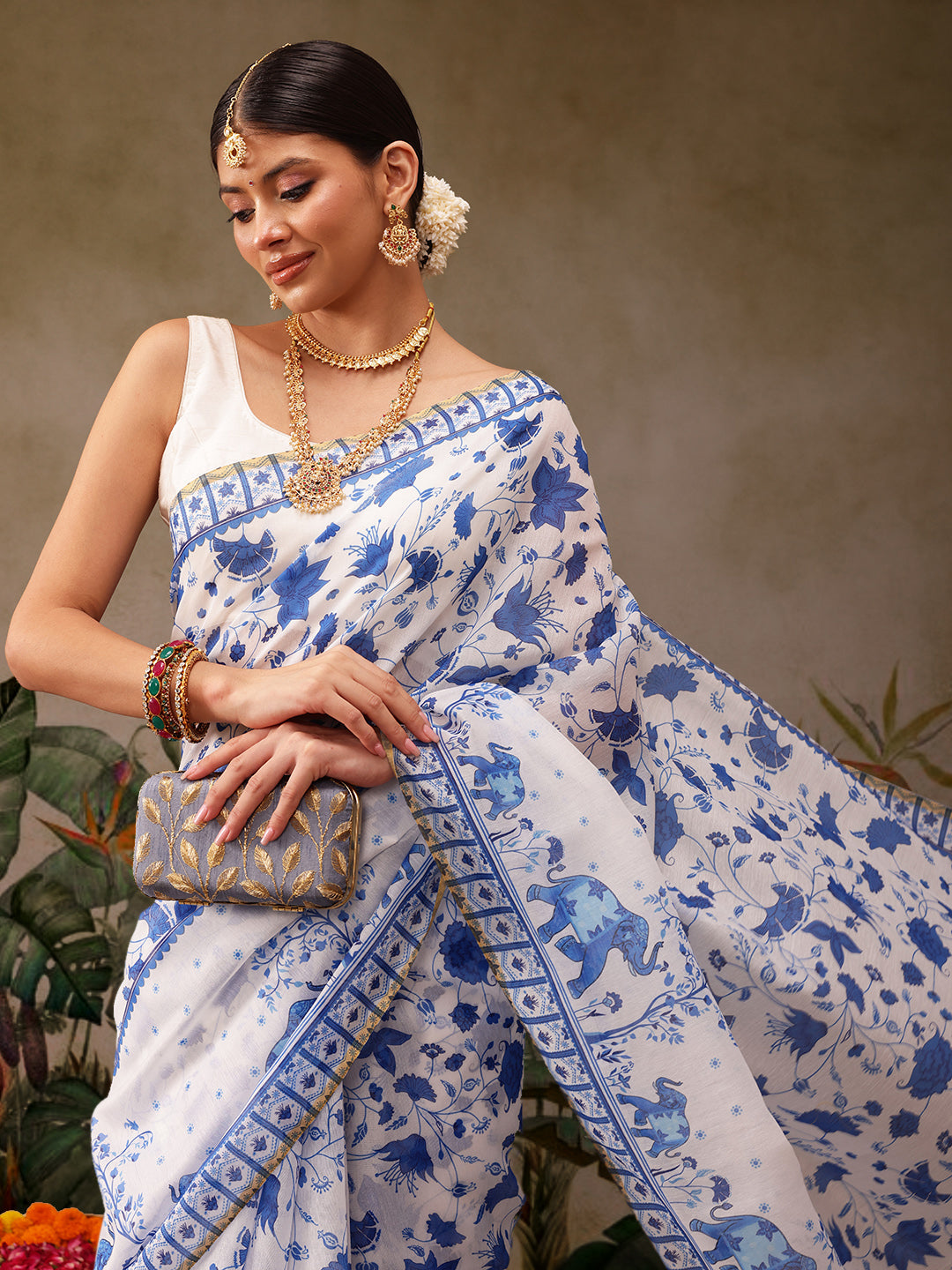 Women Cotton Blend Digital Printed Saree
