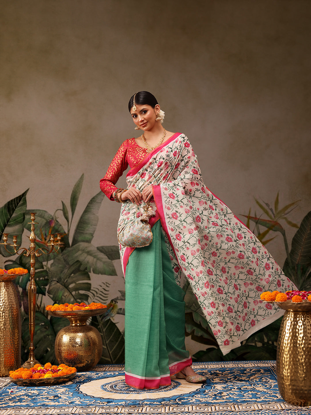 Women Cotton Blend Digital Printed Saree