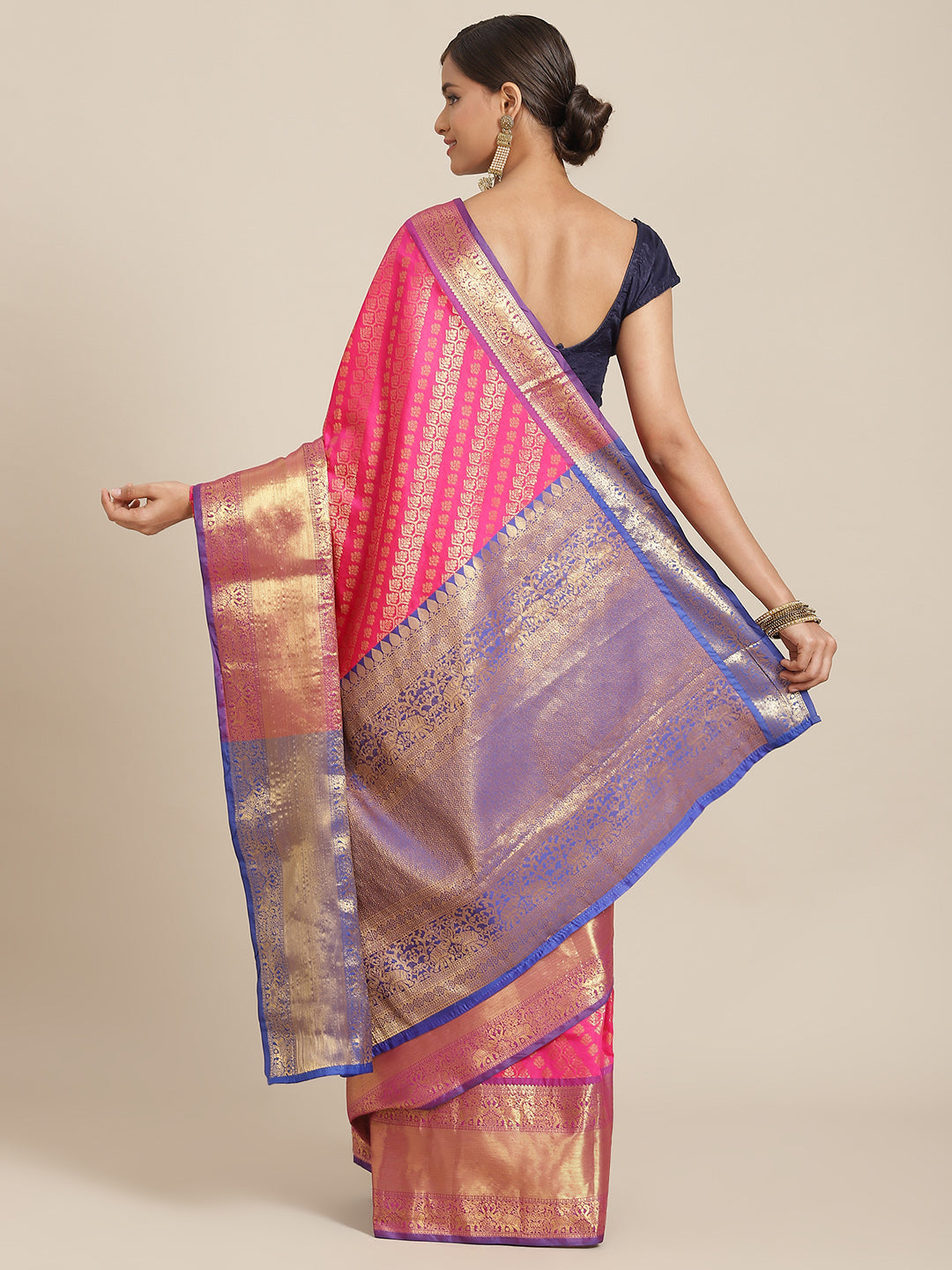 Women Heavy Border Checks Weaving Work Saree With Rich Pallu
