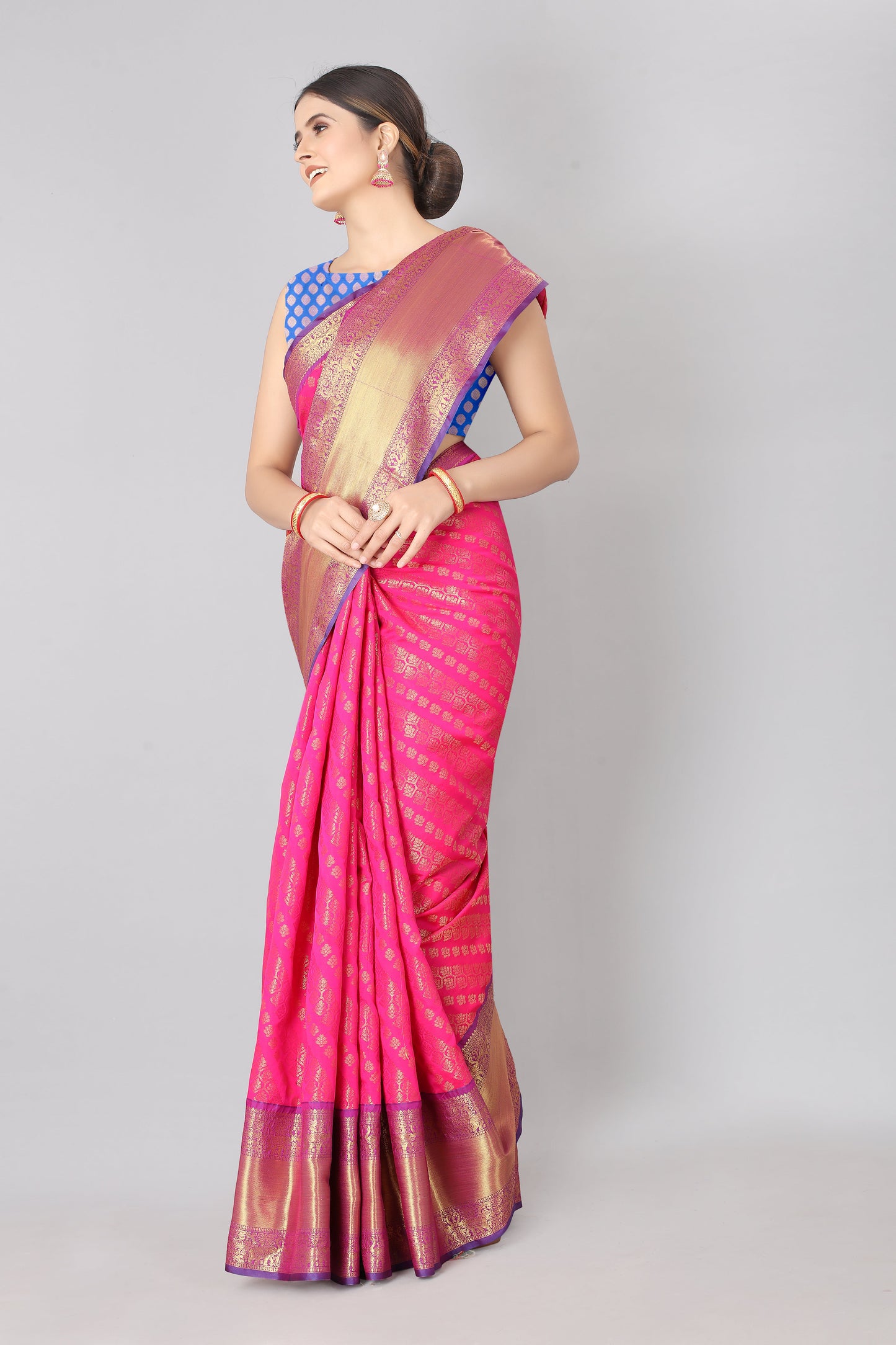 Women Heavy Border Checks Weaving Work Saree With Rich Pallu