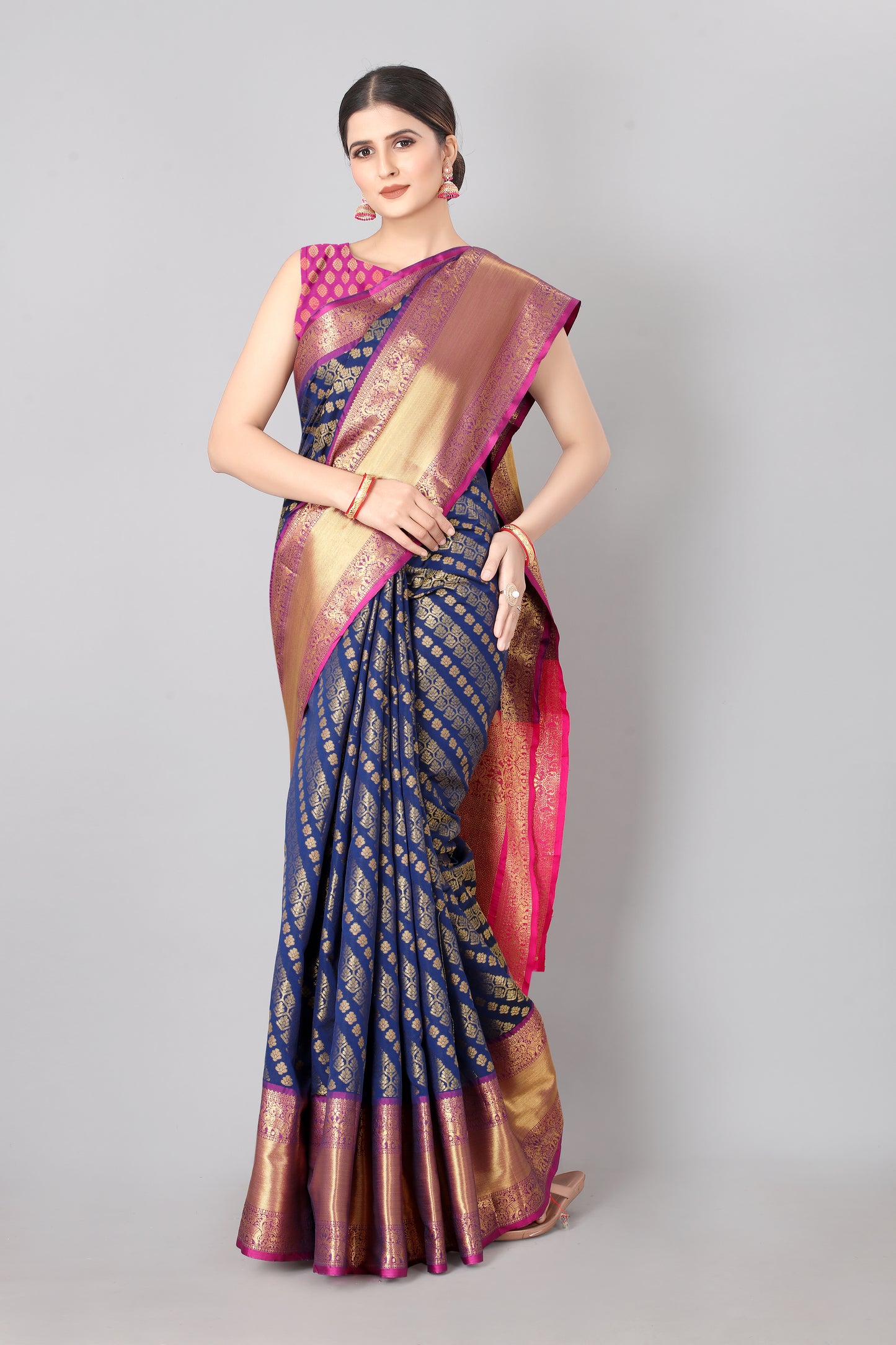 Women Heavy Border Checks Weaving Work Saree With Rich Pallu